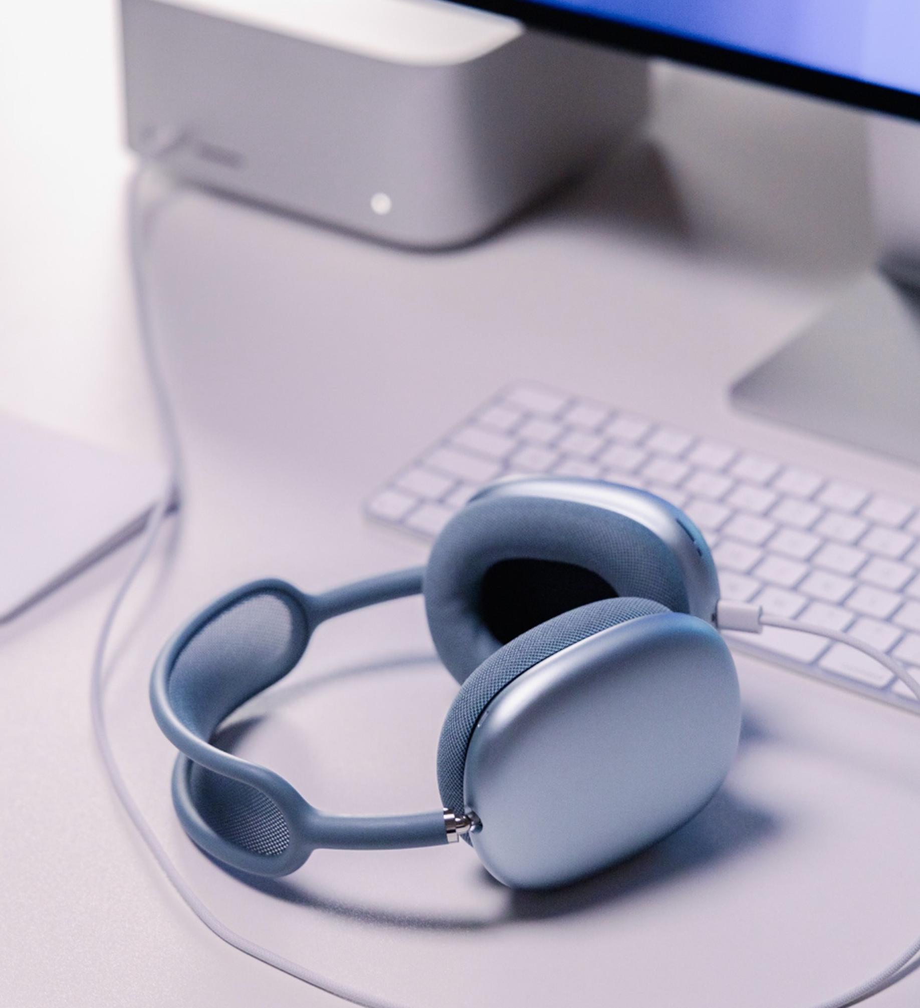 Plenti lifestyle photography with headphones